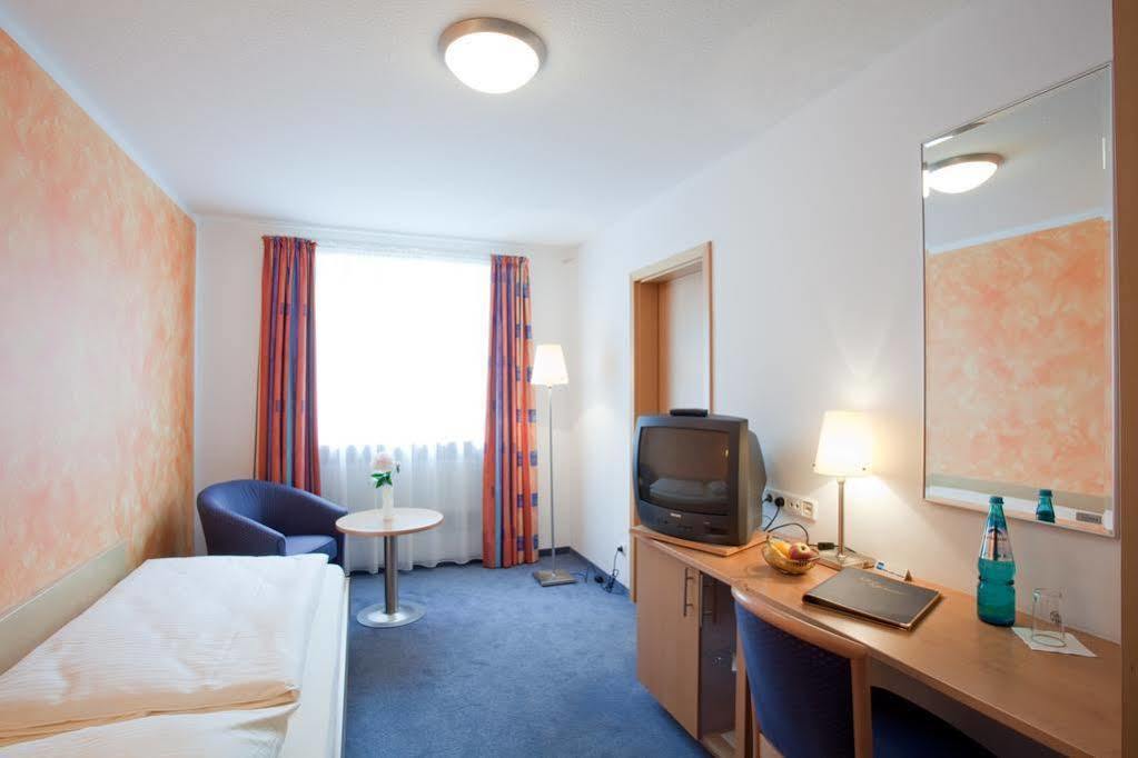 Hotel Graf Lehndorff Zur Messe มิวนิก ภายนอก รูปภาพ